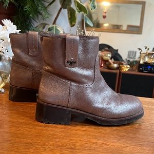 *TORY BURCH* EXTREMELY RARE AND UNIQUE Metallic Silver Shearling Lined Booties!!